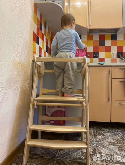 Башня маленького помощника Монтессори