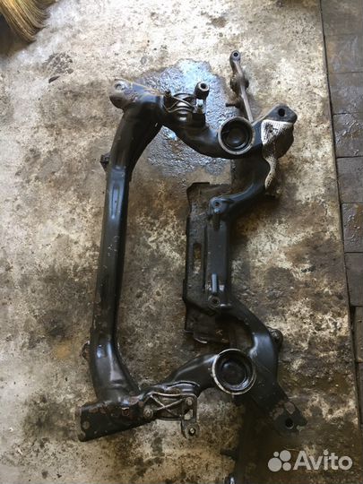 Подрамник A21160103007 w211 e200 1,8л