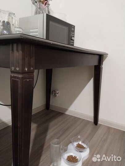 Кухонный стол из массива дерева