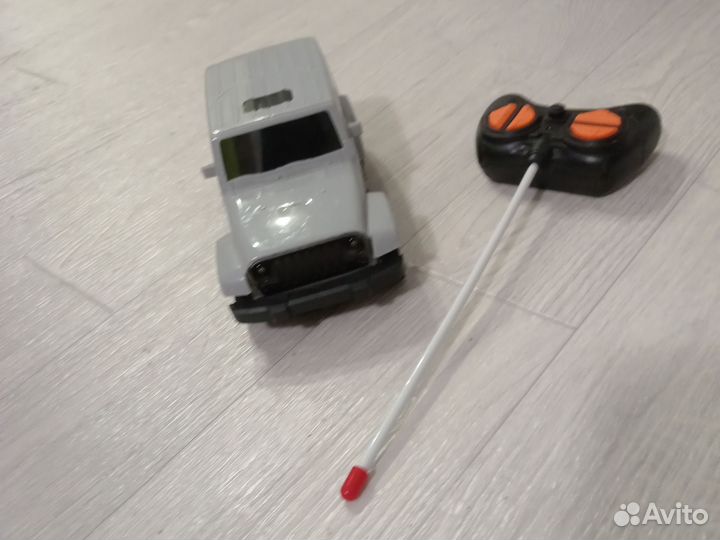 Машинка на пульте управление