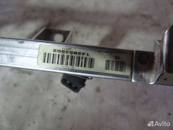 Топливная рейка (рампа) в сборе Bmw E46 2.5 M54B25
