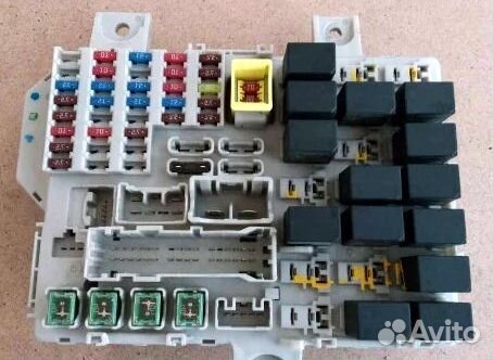 Блок предохранителей mitsubishi Colt