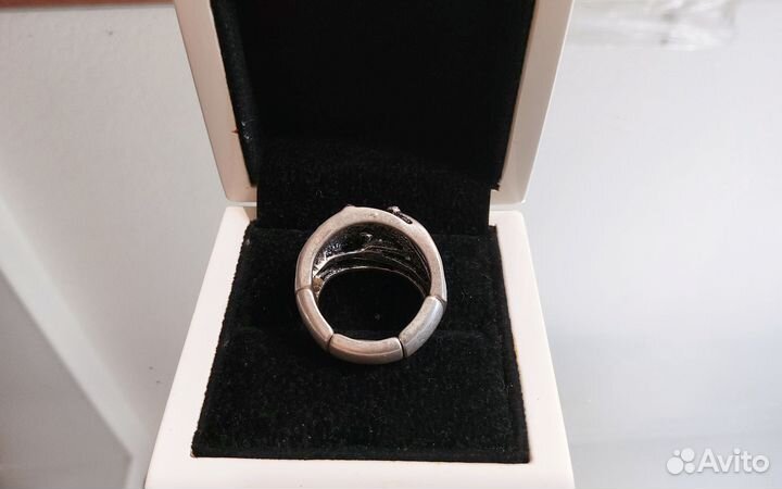 Кольцо со стразами под серебро.Бижутерия