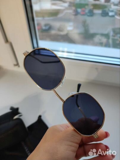 Солнцезащитные очки женские, без сколов и царапин