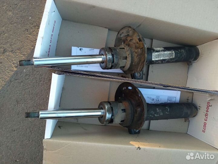 Амортизаторы передние на Фольксваген Джетта