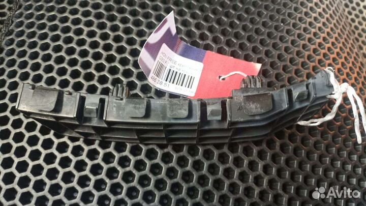 Крепление бампера и подкрылок honda freed spike