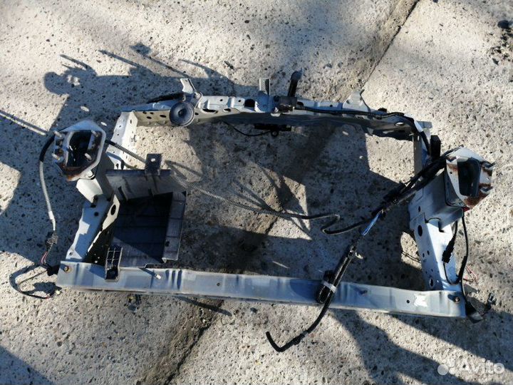 Рамка радиатора Nissan Note E12 HR12DE