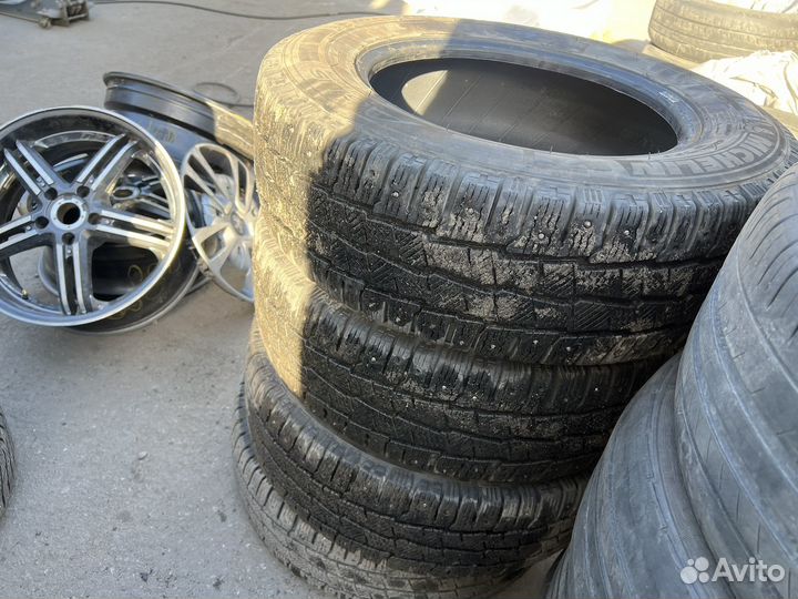 Michelin Agilis X-Ice North 215/65 R16C 109R