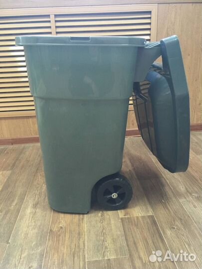 Мусорный бак на колесах с крышкой 65 Литров