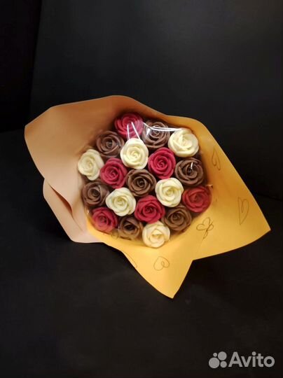 Букет - 19 Роз из Белого и Молочного Шоколада