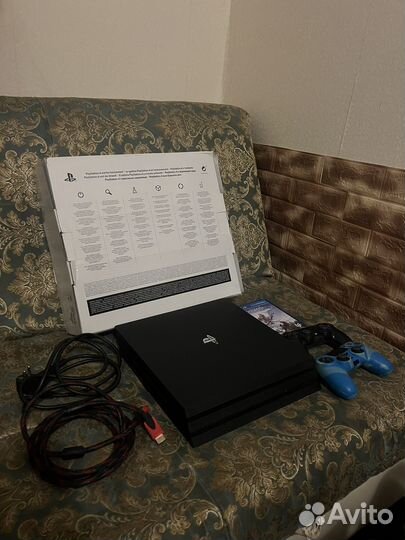 Sony PlayStation 4 Pro 1Tb с 2мя Джойстиками