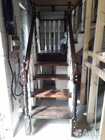 Угловая лестница для дачного дома