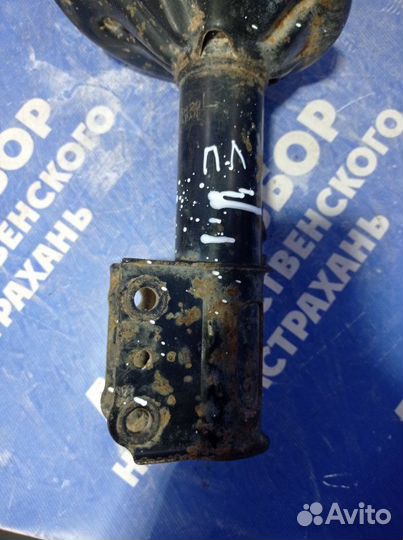 Передняя левая стойка амортизатора Mazda 626 седан