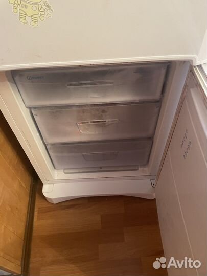 Холодильник Indesit