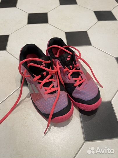 Теннисные кроссовки