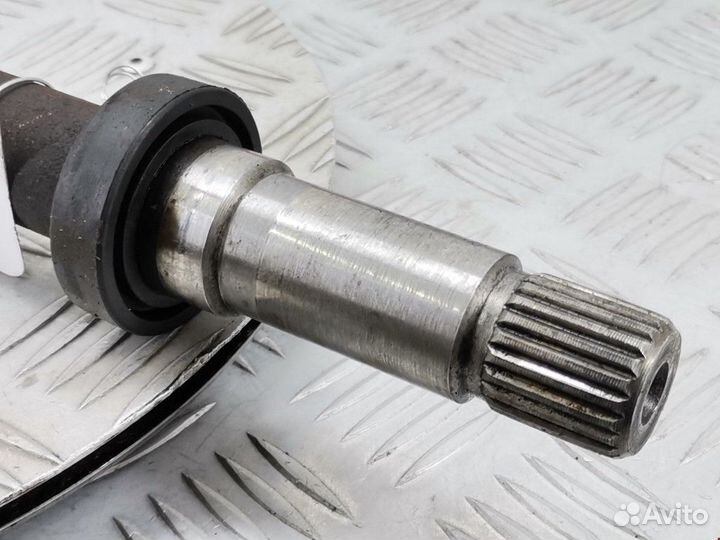 Полуось передняя правая (приводной вал, шрус)