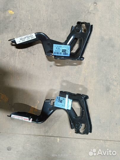 Петля капота правая Toyota RAV4 (XA40) 12-19