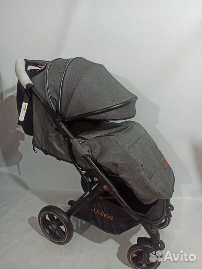 Коляска прогулочная Luxmom новая