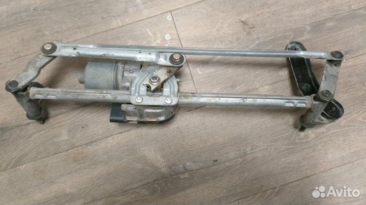 Моторчик стеклоочистителей передний Skoda Octavia