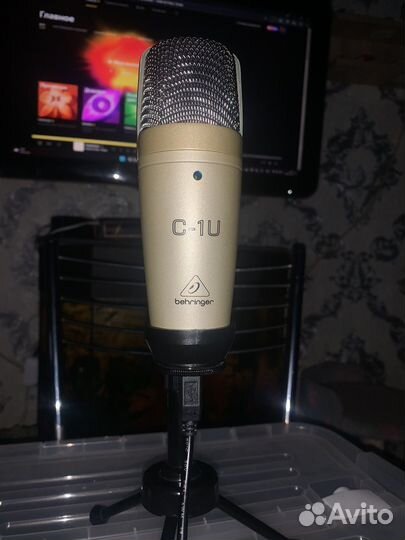 Микрофон студийный begringer