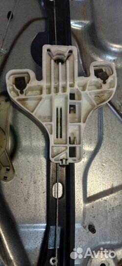 Стеклоподъемник задний левый Volkswagen Polo 4
