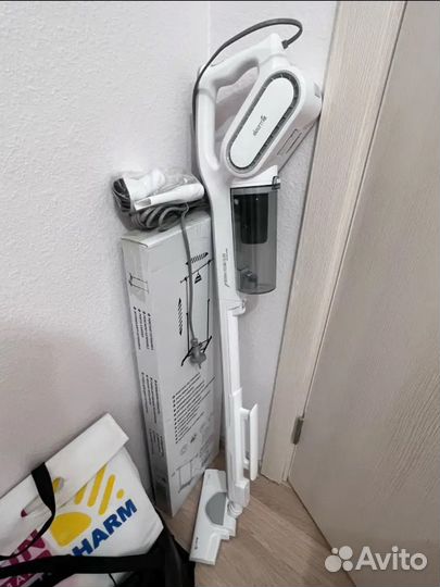 Вертикальный пылесос новый