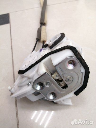 Замок задней правой двери Mazda 3 BM/BN 2015