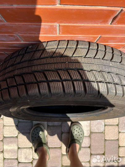 Triangle Snow-LL01 215/60 R16