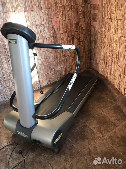 Профессиональная Беговая дорожка Technogym