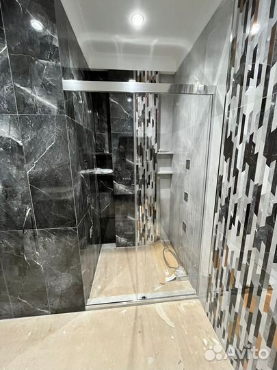 Стеклянные перегородки для душевых