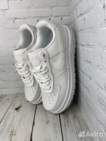 Кроссовки Nike Air Force 1 Luxe Summit White