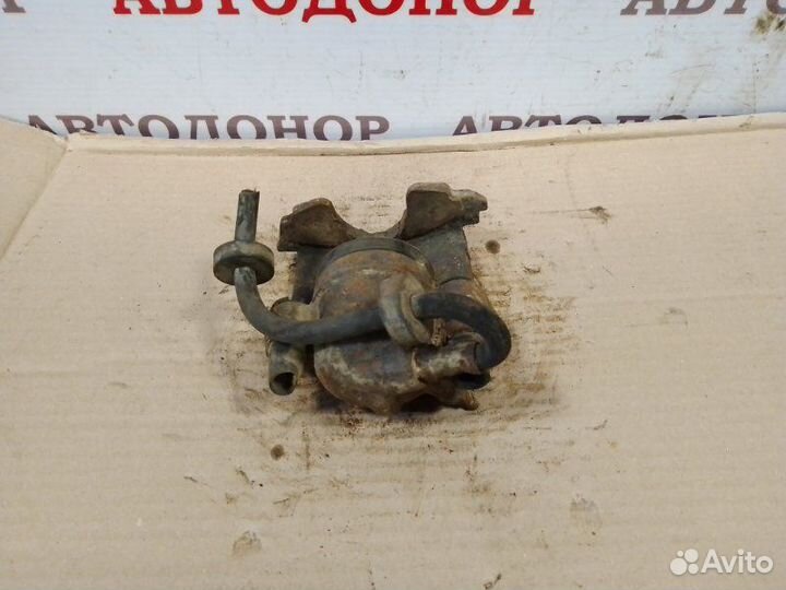 Суппорт тормозной передний левый Volkswagen Golf 2