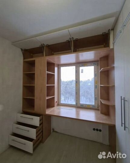 Детская рабочая зона у окна aa 204