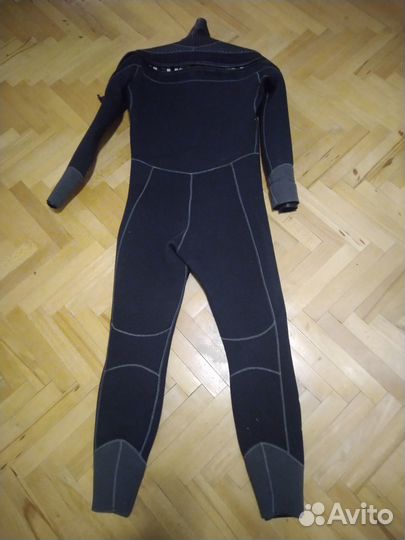 Гидрокостюм для дайвинга
