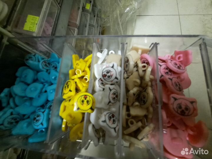 Пуговицы разных форм, цветов, размеров