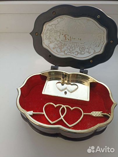 Шкатулка музыкальная для хранения украшений