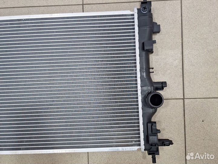 Радиатор охлаждения Opel Astra J 1,4-1,6