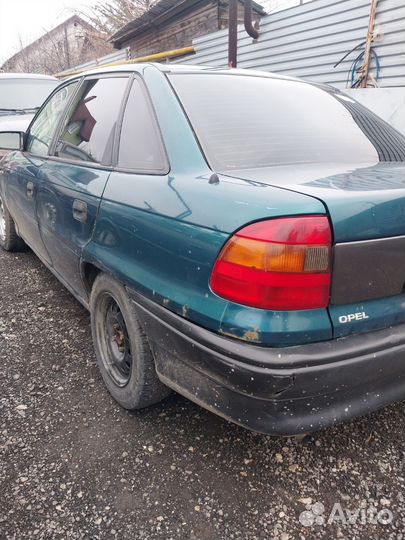 Opel Astra 1.4 AT, 1997, 300 000 км