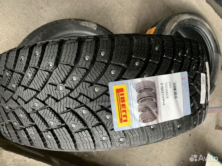 Pirelli Ice Zero 2 225/50 R18