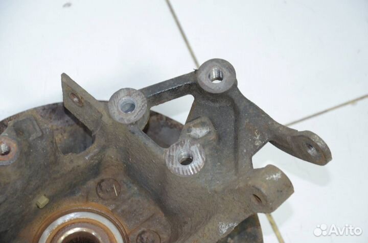 Кулак поворотный со ступицей задний левый задний