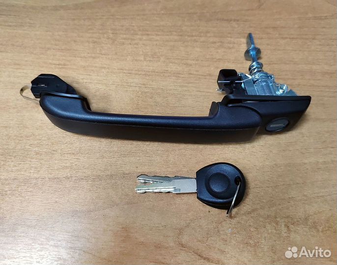 Ручка двери передней (прав, лев) golf 3 / vento