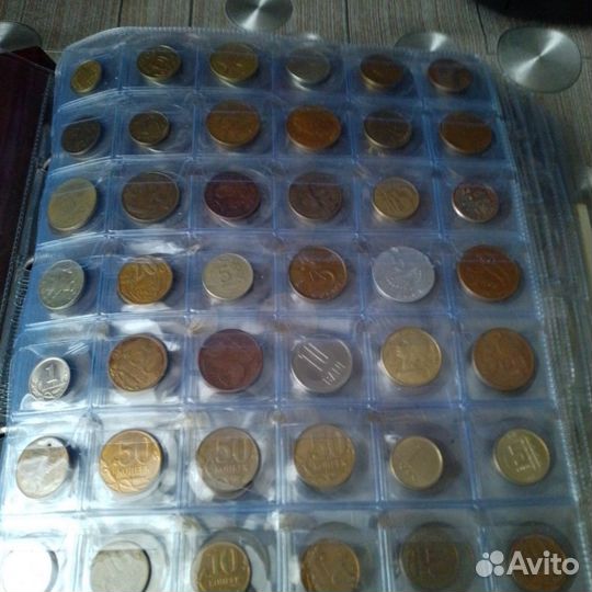 Альбом со старыми монетами разных стран