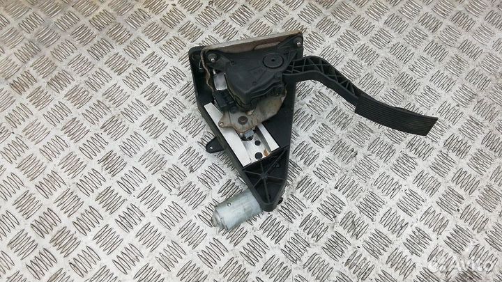 Педаль Nissan Pathfinder R51 2005 18002EB400