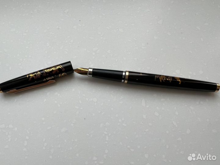 Перьевая ручка с золотым пером