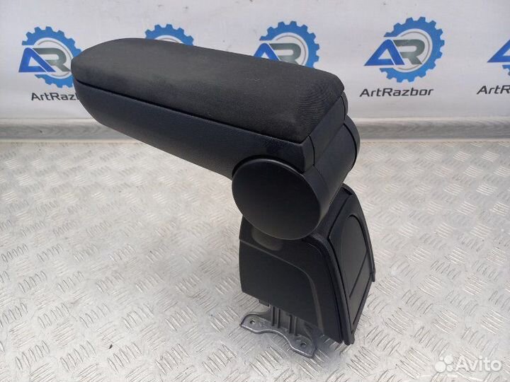 Подлокотник Volkswagen Polo 5 MK5 1.6 cfna 105Л.С