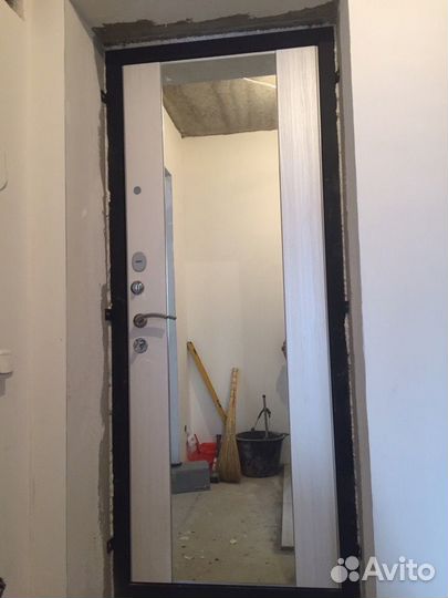 Входные двери с зеркалом и не только