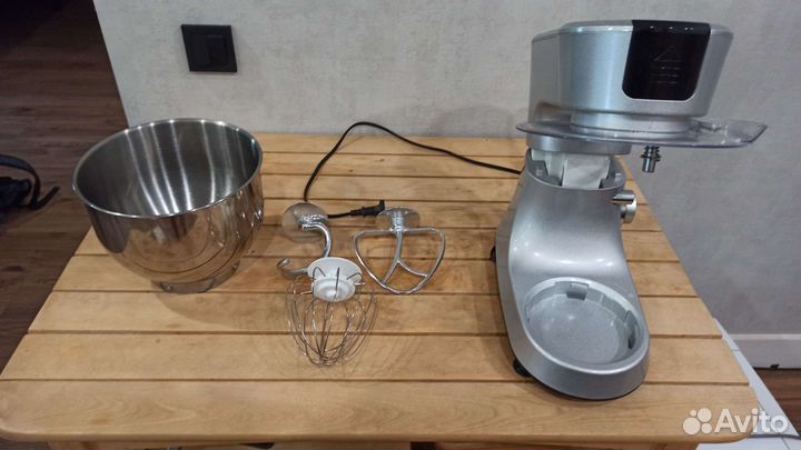 Продается Планетарный Миксер redmond RKM-4035 Б/У