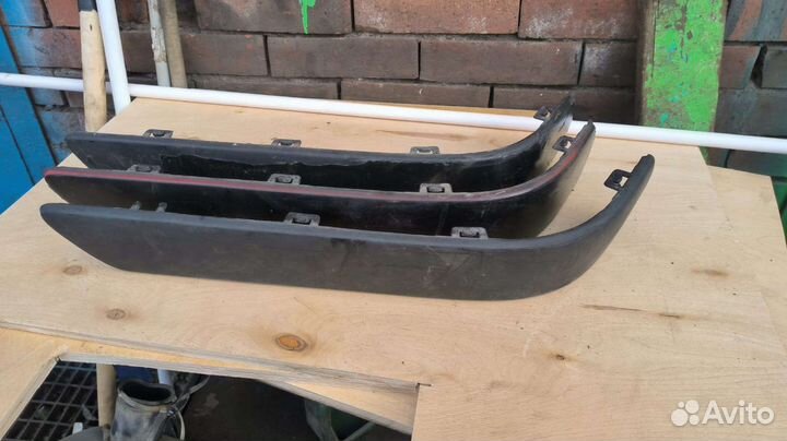 Левый молдинг заднего бампера Audi 80B4 8A0807421A