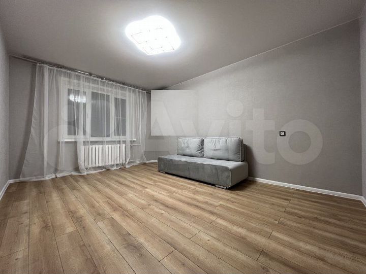 2-к. квартира, 60 м², 1/10 эт.