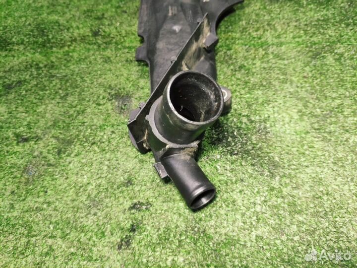 Корпус термостата Audi A6 C5 2.7л